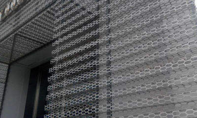 沖孔網(wǎng) 現(xiàn)代建筑裝飾材料的創(chuàng)新應(yīng)用與制造